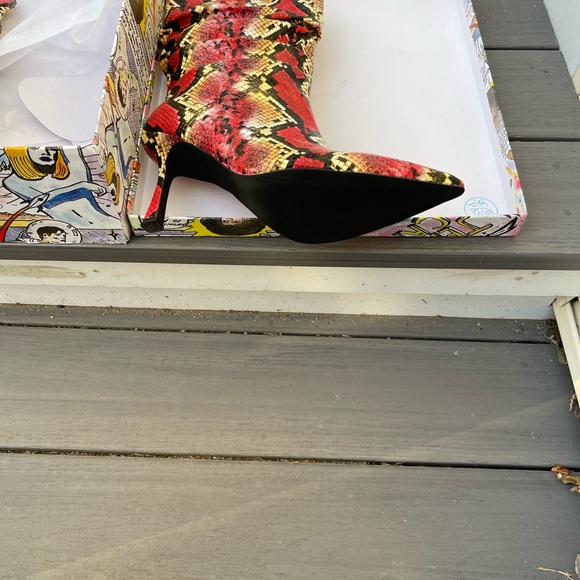 Jeffrey Campbell Guillo-2 Heeled Boots in Red and Yellow Snakeskin Pattern Sz 10 - Picture 4 of 8